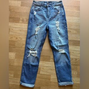 Hollister Ultra High Rise Destroyed Mom Jean Size 1R (W25 L27) New